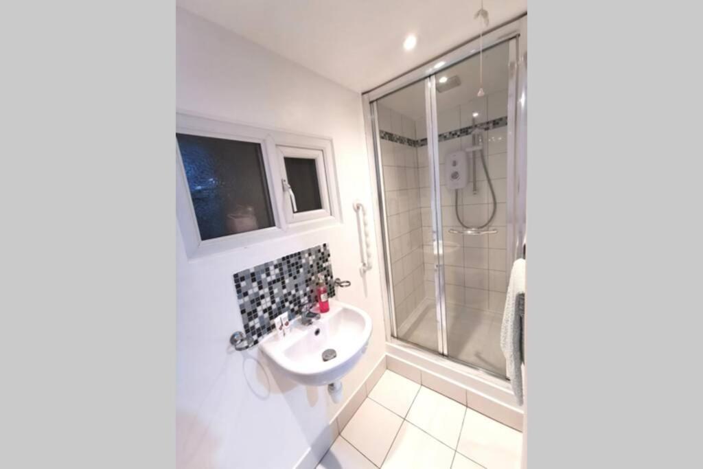 Private Comfortable Guest Suite - Nottingham Buitenkant foto
